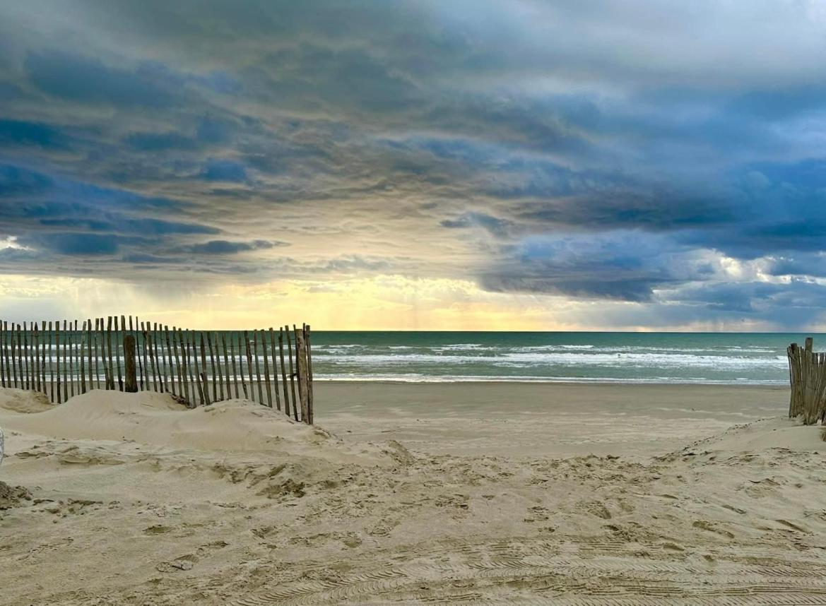 Studio Entre Mer Et Dunes Avec Balcon Vue Laterale Mer 50M Plage Pour 3 Pers Wifi Menage Compris Fort-Mahon-Plage Buitenkant foto